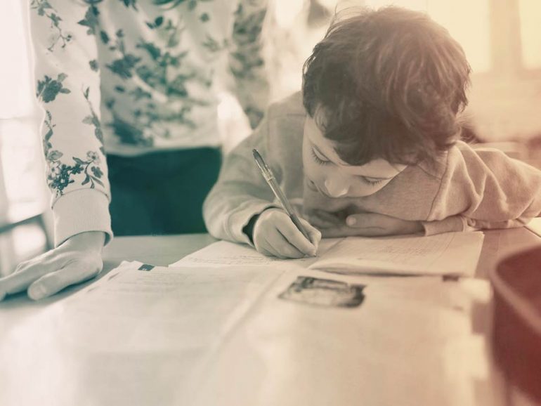 سوده شبیری نامدرسه مدرسه در منزل هفته چهل و چند نشر اطراف روایت تجربه تدریس به کودکان در منزل