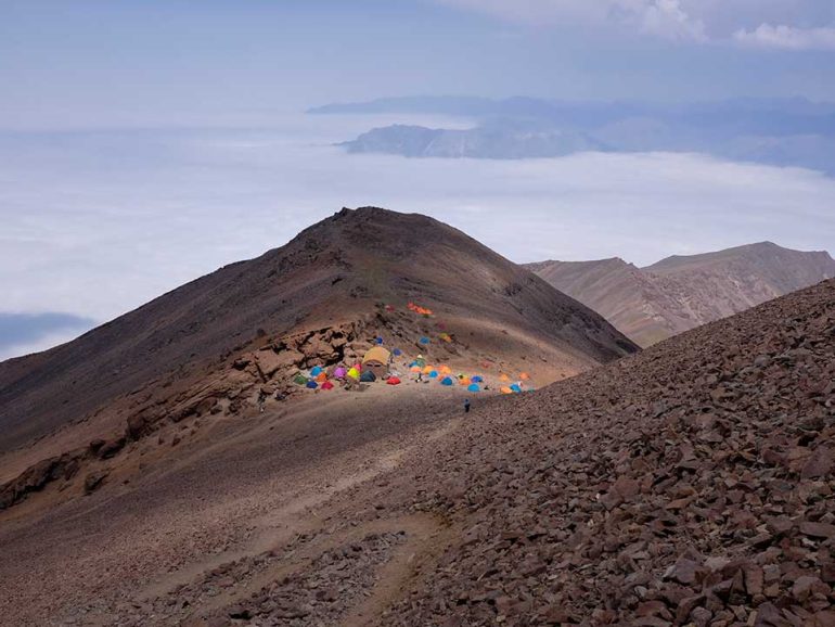 کوه دماوند، پناهگاه شمال‌شرقی، قبل از تخت‌فریدون. (عکس: مهری رحیم‌زاده)