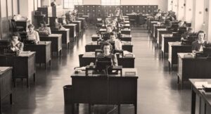 حمیدرضا کیانی، بی کاغذ اطراف، الهام شوشتری زاده، نفیسه مرشدزاده، کار، پروتستان، مارتین لوتر، هگل، عقل گرایی، انسان گرایی