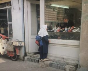 زهره ترابی، دکان پدرم، نفیسه مرشدزاده، بی کاغذ اطراف، الهام شوشتری زاده، پیرمرد و دریا، دکان داری، کاسبی، خیاطی، لاله زار