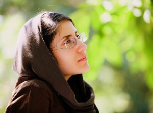 خاطره کردکریمی، البته که عصبانی هستم، نشر اطراف، خرید کتاب،  دوبراوکا اوگرشیچ