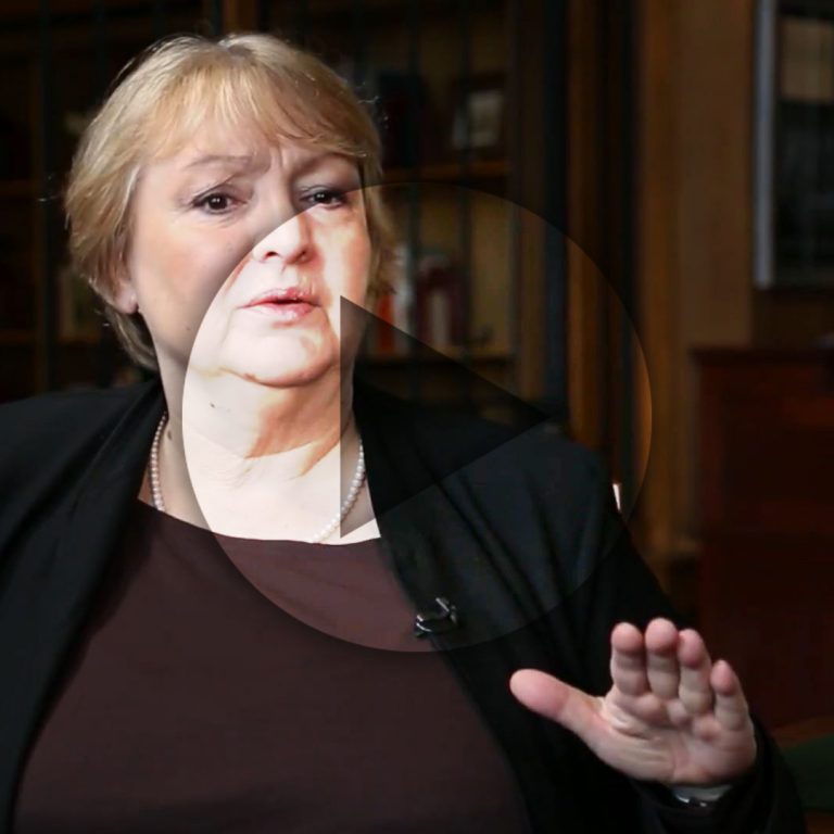 مصاحبه دوبراوکا اوگرشیچ البته که عصبانی هستم جستار روایی نشر اطراف