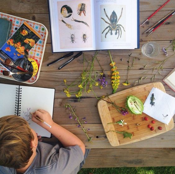 سوده شبیری روایت مادرانه مادرانگی ذوایت اولشخص تربیت کودک تدریس در منزل نشر اطراف هفته چهل و چند