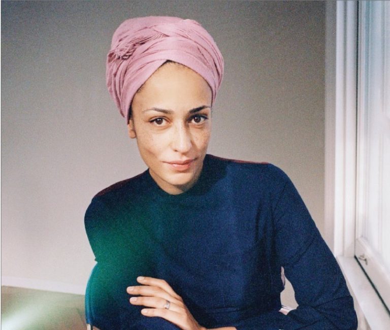 زیدی اسمیت نشر اطراف عاطفه احمدی مصاحبه روزنامه ایران نویسنده معاصر