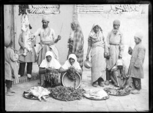 کارنامه خورش دستور غذاهای قاجار نادرمیرزا آشپزباشی قجری دستور تهیه غذاهای قدیمی نازیلا ناظمی انتشارات اطراف کتاب آشپزی قاجاری