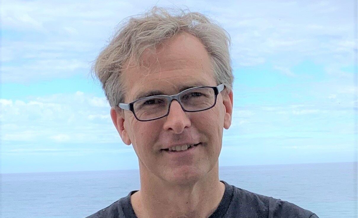 دیوید دنبورو، گذر از تجربه های تلخ، قصه ای که انتخاب می کنیم، حسنا مهرمحمدی، نشر اطراف، روایت درمانی، تراپی، تروما، david denborough