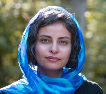 مهزاد الیاسی بختیاری، نشر اطراف، و کسی نمی داند در کدام زمین می میرد، خرید کتاب، سفرنامه، انسان شناسی