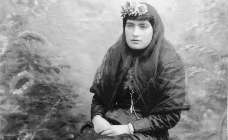 مریم عمید، نشر اطراف، خرید کتاب، جریده فریده، زهره ترابی، نفیسه مرشدزاده، دانلود، روزنامه شکوفه